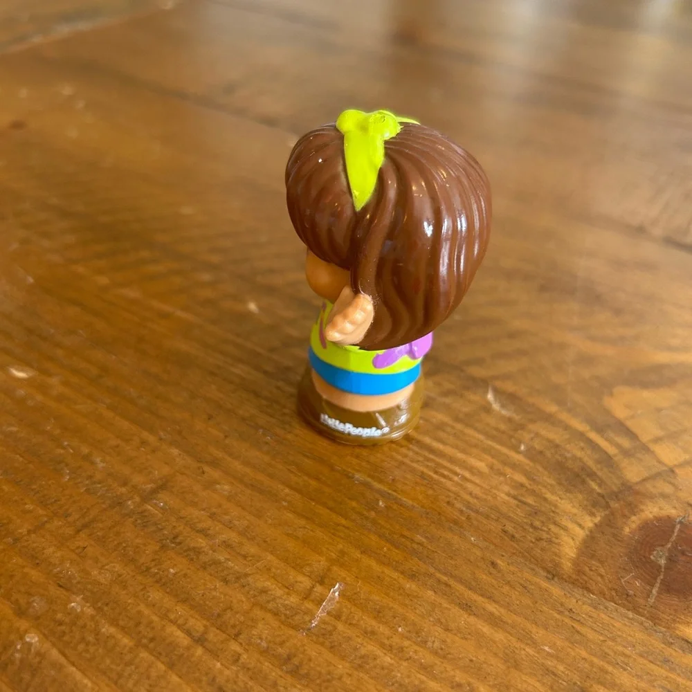 Fisher Price Little People girl with sunglasses  as is
